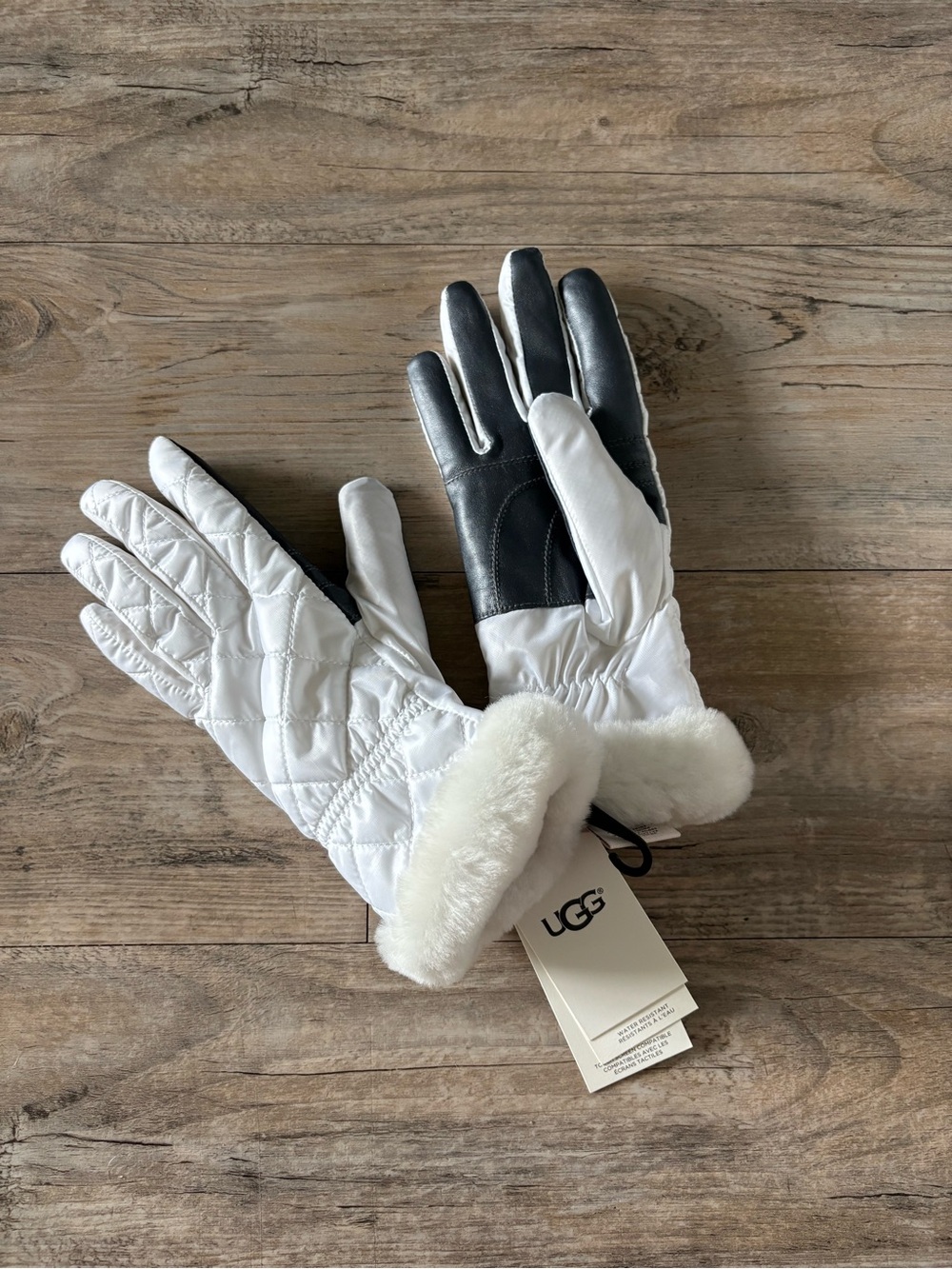 NWT UGG Women's White Quilted Touch Screen Sheepskin Cuff Gloves Size S/M